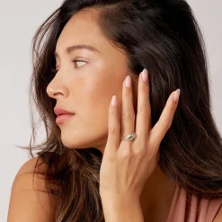 Store Two-Tone Knot Diamond Ring Diamonds